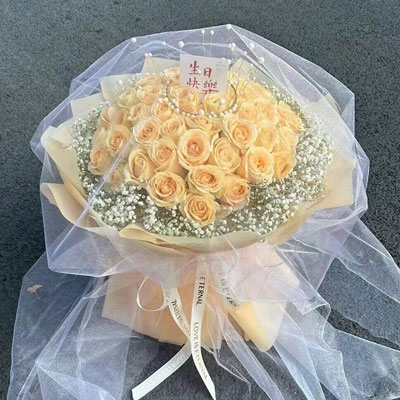 赤峰52朵香槟玫瑰满天星，你就是我的全部