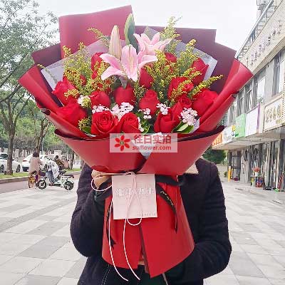 赤峰19朵红玫瑰百合，与你幸福前行
