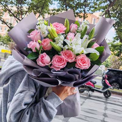 赤峰11朵戴安娜粉玫瑰百合，与你一起追逐梦想