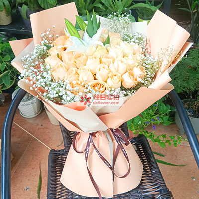 赤峰33朵香槟玫瑰百合，心里永远是你